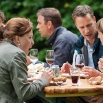 Gezellige bruiloft met vrienden en familie